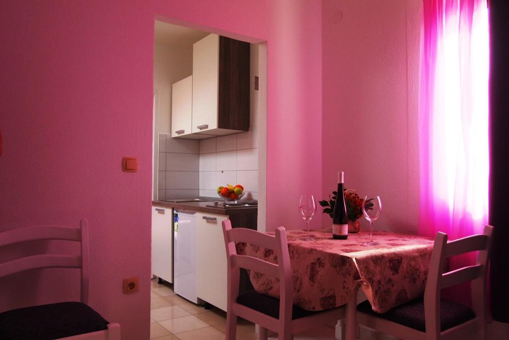 Apartment Old Town Макарска Номер фото